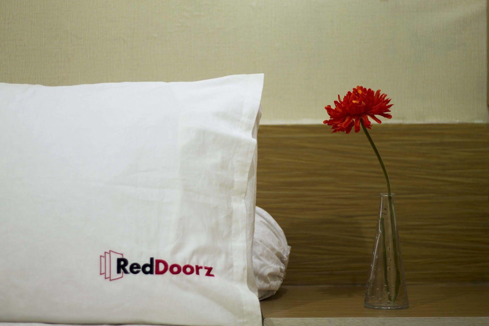 ホテル Reddoorz @ Setrasari バンドゥン エクステリア 写真